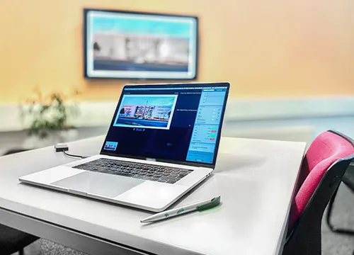 Besprechungraum im Coworking Space stockWERK2 im TIC Steyr